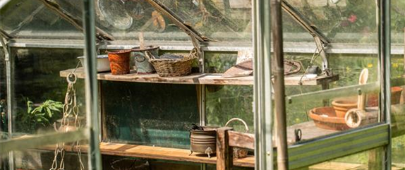Ob groß oder klein: Gewächshäuser bereichern jeden Garten